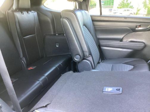 Celestial Silver Metallic 2022 Toyota Highlander XSE