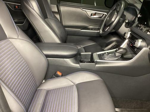 2024 Toyota RAV4 Hybrid SE