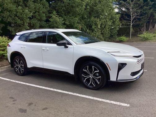 Oxygen White 2025 Toyota Crown Signia XLE