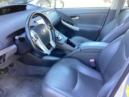 Classic Silver Metallic 2010 Toyota Prius IV
