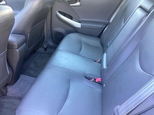 Classic Silver Metallic 2010 Toyota Prius IV