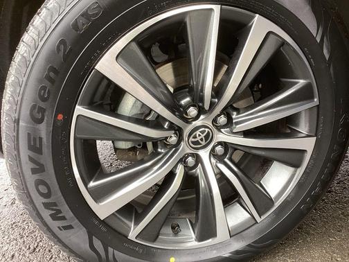 2023 Toyota Venza LE