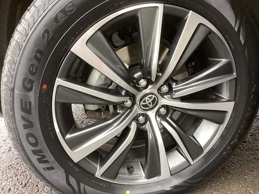 2023 Toyota Venza LE