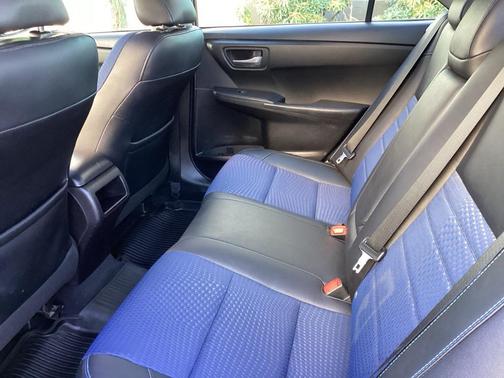 2016 Toyota Camry SE w/Special Edition Pkg