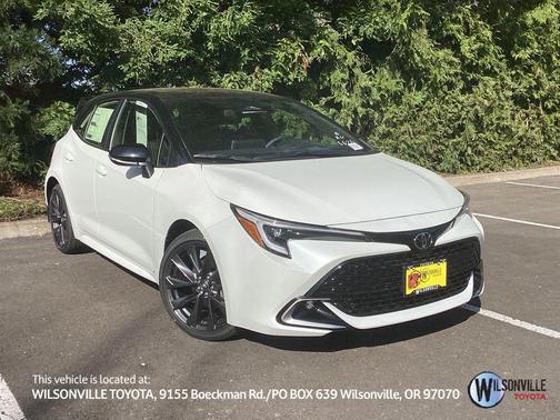 Wind Chill Pearl/Midnight Black Metallic 2026 Toyota Corolla XSE