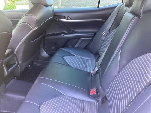 Super White 2020 Toyota Camry SE