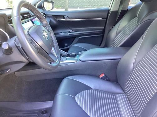Super White 2020 Toyota Camry SE