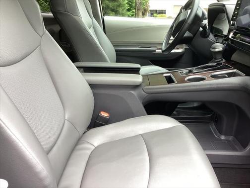 2022 Toyota Sienna XLE 7 Passenger