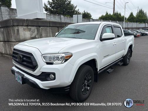 White 2022 Toyota Tacoma SR5