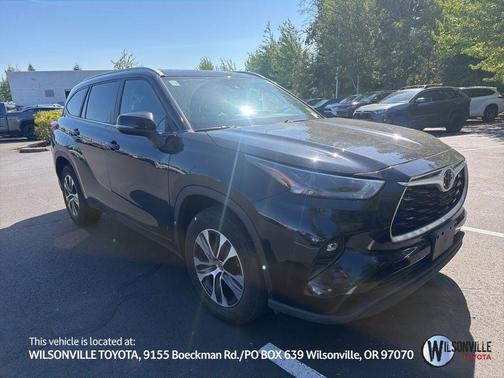Midnight Black Metallic 2023 Toyota Highlander XLE