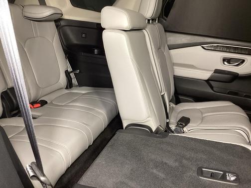 2023 Honda Pilot AWD Elite