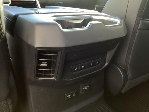 2023 Toyota Tundra Hybrid Platinum