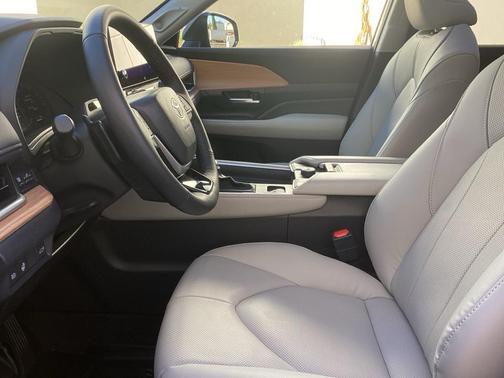 2025 Toyota Grand Highlander Platinum
