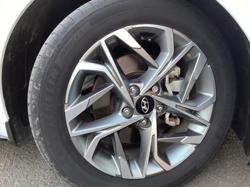 2022 Hyundai SONATA SEL