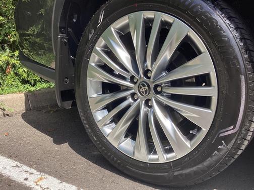 2024 Toyota Highlander Platinum