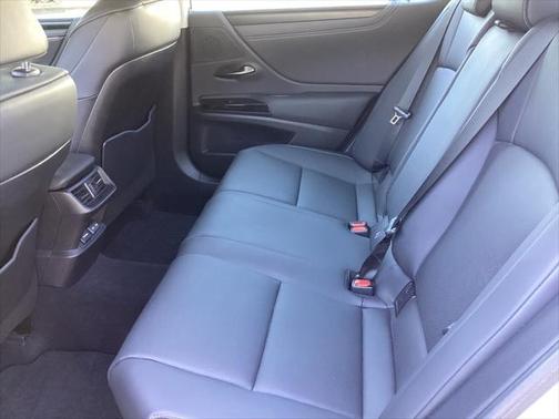 2023 Lexus ES 300h Base