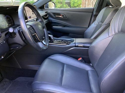 Black 2025 Toyota Crown Signia XLE