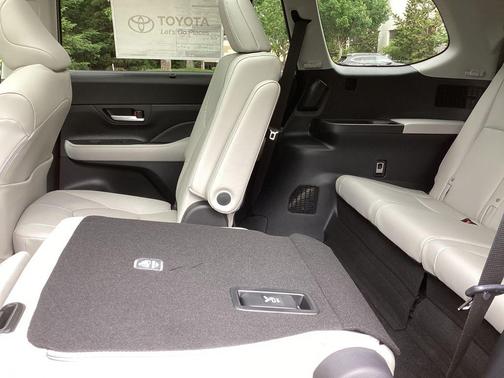 Midnight Black Metallic 2026 Toyota Grand Highlander Platinum