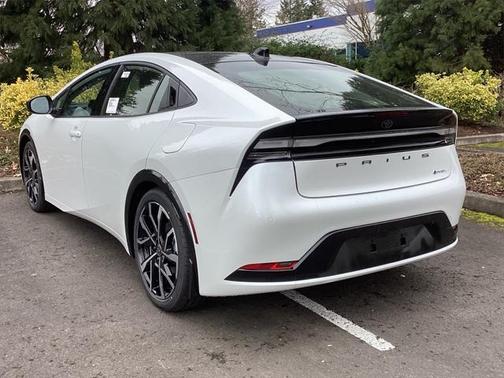 2025 Toyota Prius L
