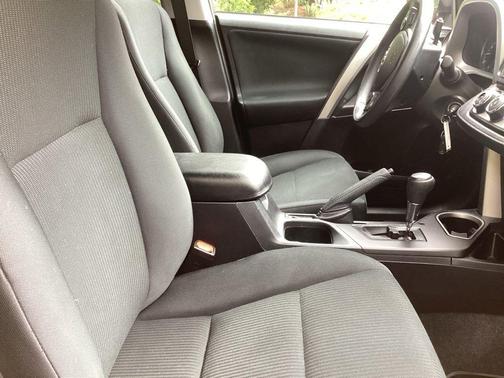 Barcelona Red Metallic 2017 Toyota RAV4 LE