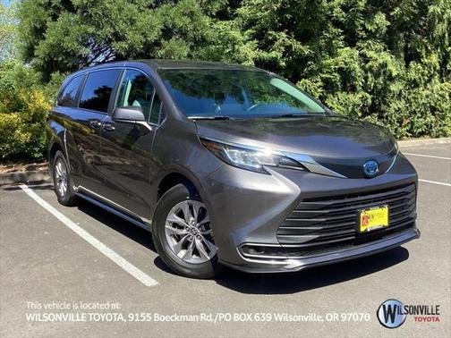 2023 Toyota Sienna LE
