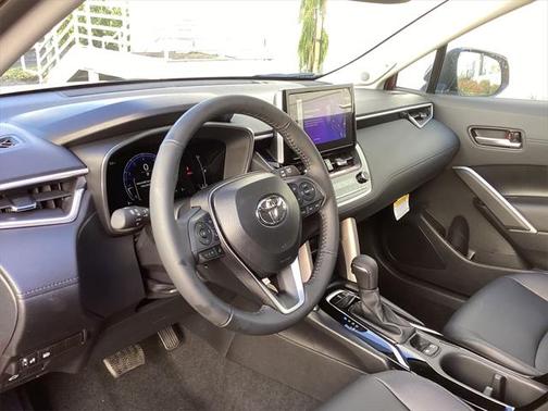 2025 Toyota Corolla Cross XLE