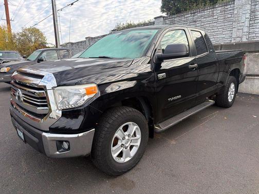 Black 2017 Toyota Tundra SR5