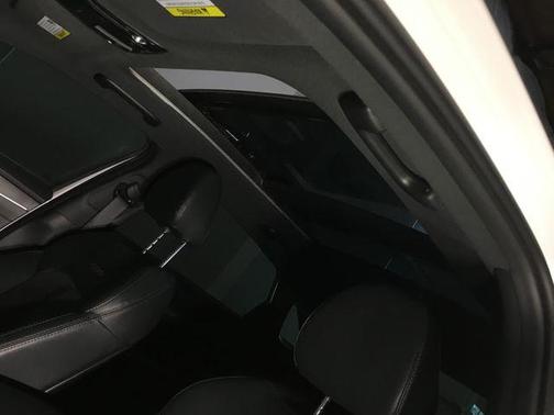 Glacial White Pearl 2022 Kia K5 GT-Line