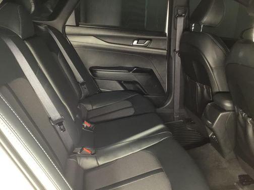 Glacial White Pearl 2022 Kia K5 GT-Line