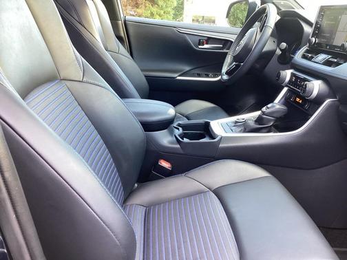 2020 Toyota RAV4 Hybrid SE