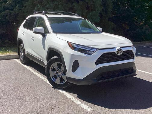 Ice Cap 2025 Toyota RAV4 XLE