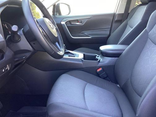 Ice Cap 2025 Toyota RAV4 XLE