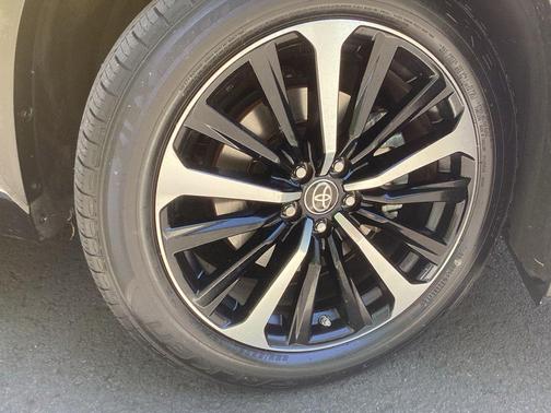 Midnight Black Metallic 2021 Toyota Highlander XSE