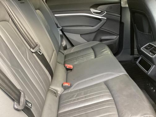 2021 Audi e-tron Premium