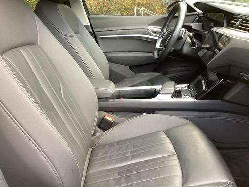 2021 Audi e-tron Premium