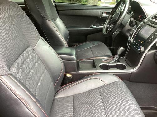 Creme Brulee Mica 2016 Toyota Camry SE