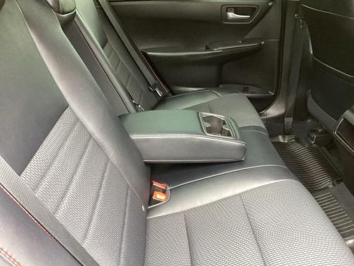 Creme Brulee Mica 2016 Toyota Camry SE