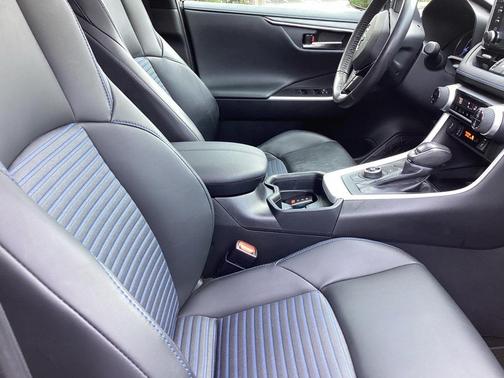 2020 Toyota RAV4 Hybrid SE