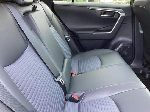 2020 Toyota RAV4 Hybrid SE