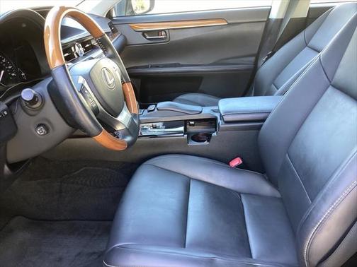 2013 Lexus ES 300h Base