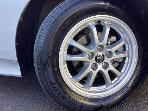 2022 Toyota Prius LE