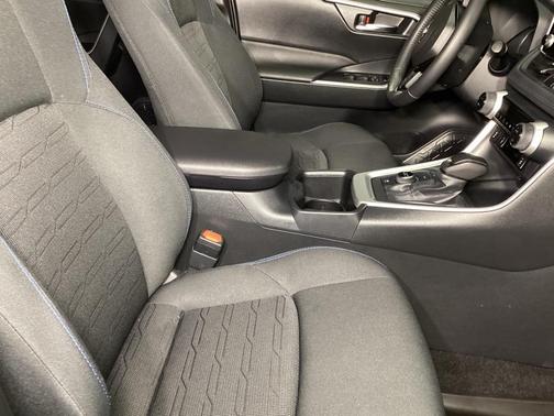 2023 Toyota RAV4 Hybrid SE