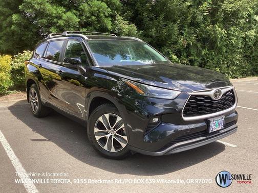 Midnight Black Metallic 2023 Toyota Highlander XLE