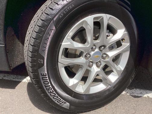 Mosaic Black Metallic 2023 Chevrolet Traverse LS