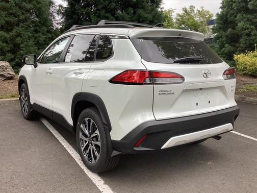 2025 Toyota Corolla Cross XLE