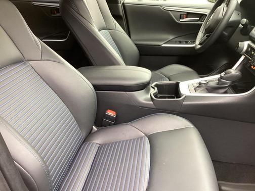 2025 Toyota RAV4 Hybrid SE