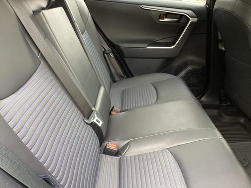 2025 Toyota RAV4 Hybrid SE