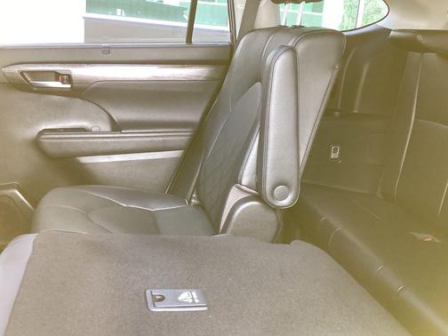 Midnight Black Metallic 2023 Toyota Highlander Platinum