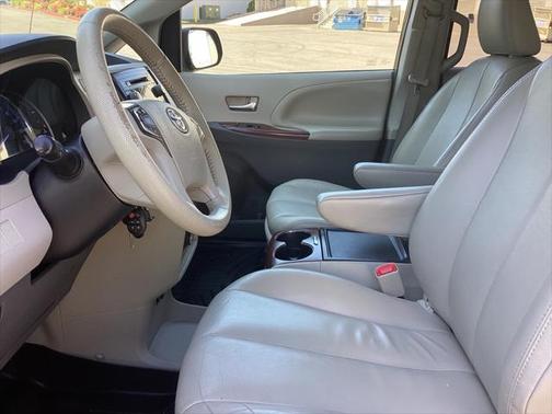 2014 Toyota Sienna XLE
