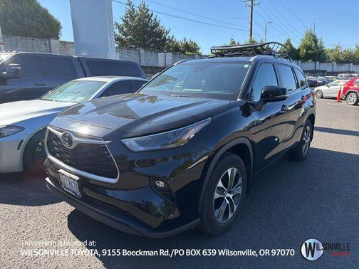 Midnight Black Metallic 2023 Toyota Highlander XLE
